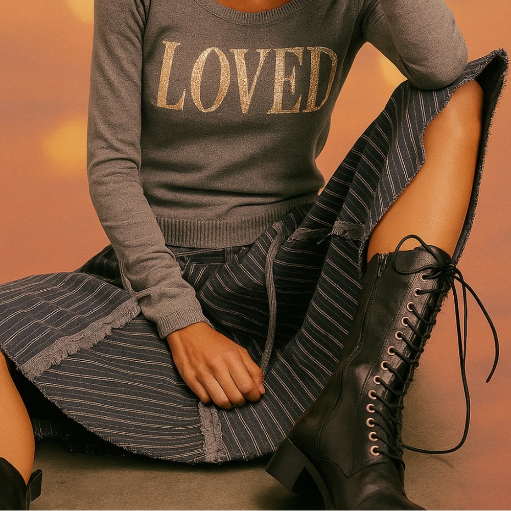 🩶 White House Black Market LOVED Sweater Size S (4–6) Metallic Letter Worn Once